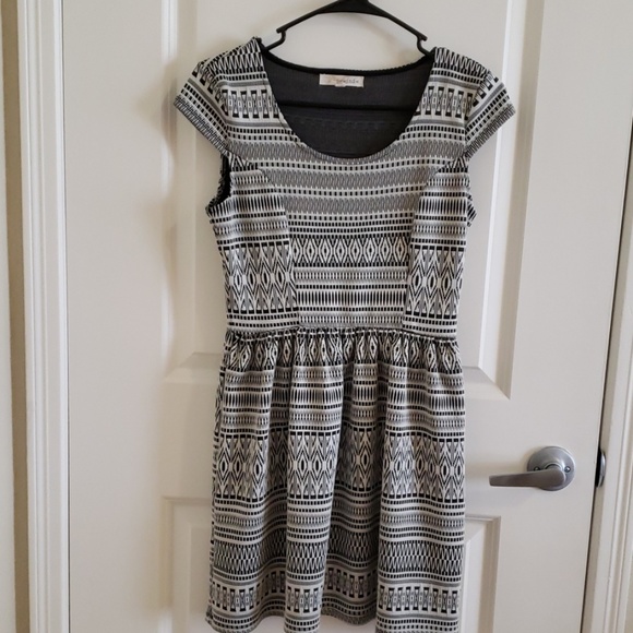 🌵Like New Patterned Skater Dress - Picture 4 of 5